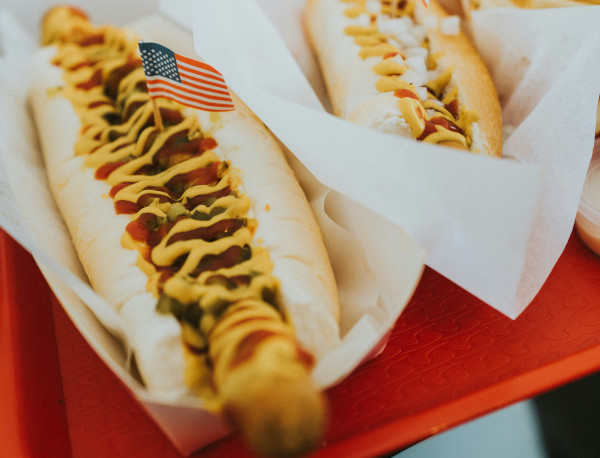 Cos'è l'hot-dog e come viene fatto a New York