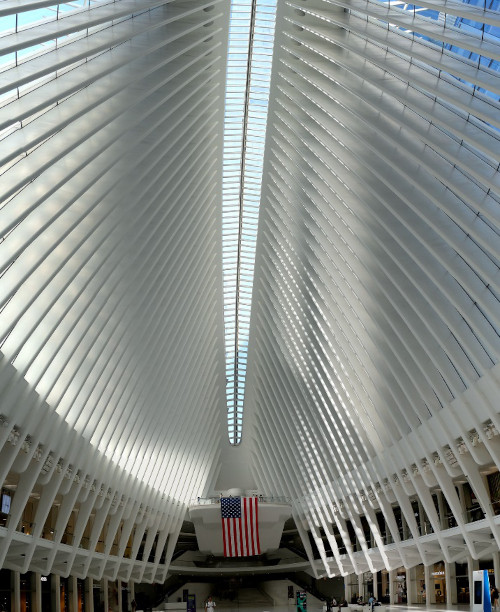 Foto dall'interno dell'Oculus di Calatrava a New York